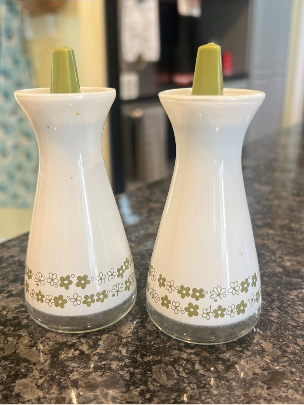 Vintage Pyrex Spring Blossom Green Crazy Daisy Oil Vinegar Cruet Set Salt Pepper